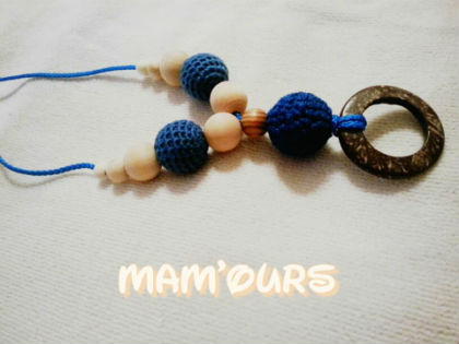 collier bleu pendentif coco rond (autres coloris possible)